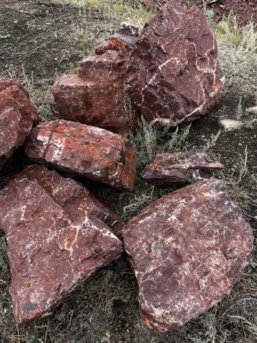 Камни для ландшафтного дизайна красно-фиолетовые 10-60 килограмм купить в Рузе
