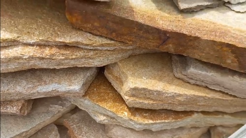 Плитняк златолит жёлтый золотистый для отмостки купить в Рузе