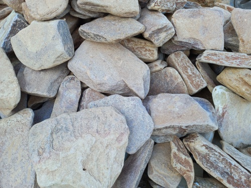 Златолит жёлтый, жёлто-зелёный глыбки и валуны для ланшафтного дизайна купить в Рузе