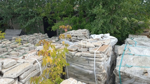 Плитняк галтованный гранитный для ландшафтного дизайна купить в Рузе