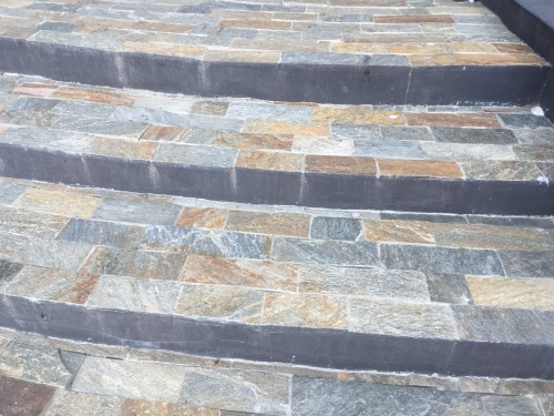 Плитка из Златолита Уральского для лестницы купить в Рузе