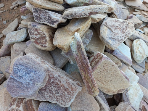 Златолит жёлтый, жёлто-зелёный глыбки и валуны для ланшафтного дизайна купить в Рузе