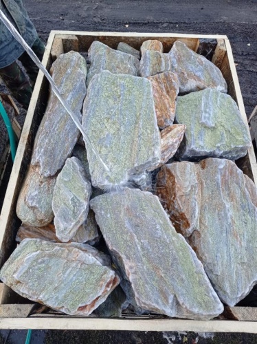 Златолит жёлтый, жёлто-зелёный глыбки и валуны для ланшафтного дизайна купить в Рузе