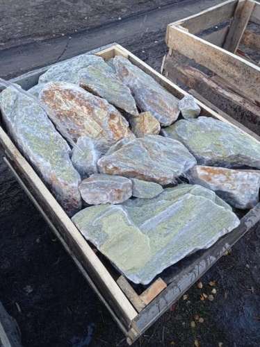 Златолит жёлтый, жёлто-зелёный глыбки и валуны для ланшафтного дизайна купить в Рузе
