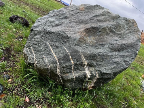 Гигантские зелёные валуны для ландшафтного дизайна весом более 5 тонн купить в Рузе