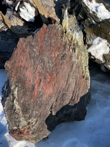 Ландшафтные глыбы красно-фиолетовые 200-1000 килограмм купить в Рузе