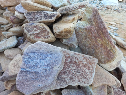 Златолит жёлтый, жёлто-зелёный глыбки и валуны для ланшафтного дизайна купить в Рузе