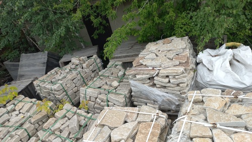 Гранитный плитняк галтованный для мощения купить в Рузе