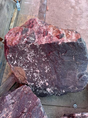 Камни для ландшафтного дизайна красно-фиолетовые 10-60 килограмм купить в Рузе