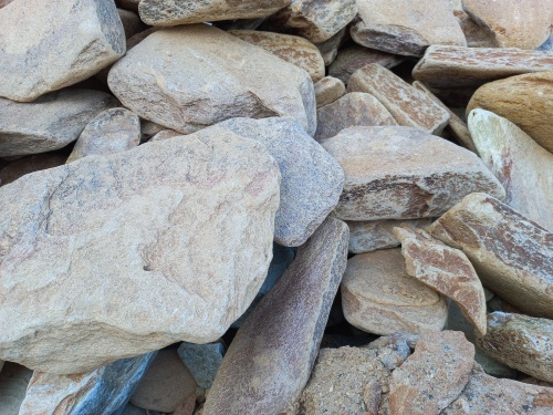 Златолит жёлтый, жёлто-зелёный глыбки и валуны для ланшафтного дизайна купить в Рузе