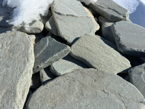 Плитняк златолит зелёный галтованный для цоколя купить в Рузе