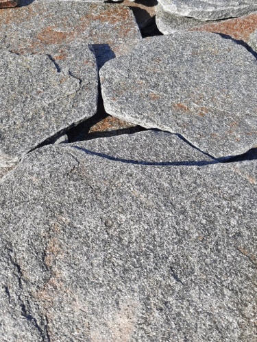 Златолит серебристый галтованный для лестниц купить в Рузе