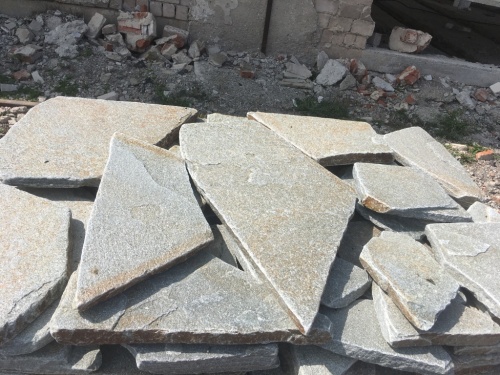 Златолит серебристый галтованный для лестниц купить в Рузе